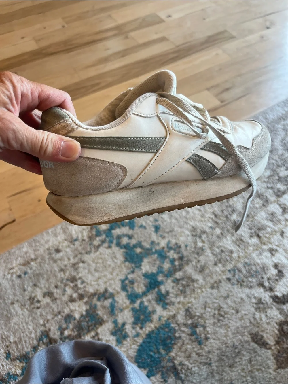 Reebok White Athletic Shoe Women’s 7.5